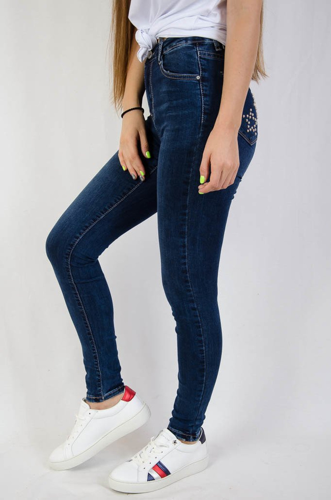 Ciemne spodnie jeansowe z ćwiekami na kieszeniach