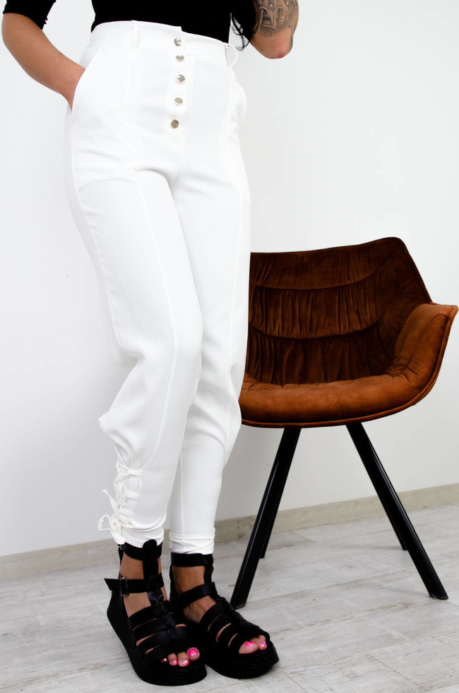 BIAŁE MATERIAŁOWE SPODNIE Z WIĄZANIEM PRZY KOSTCE-WYSOKI STAN