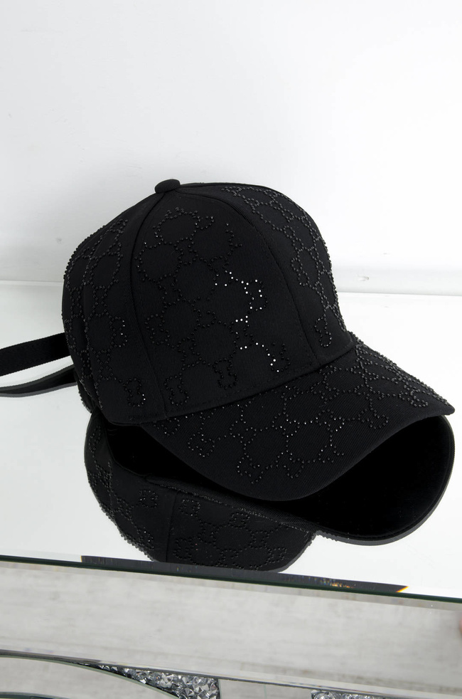CZAPKA Z DASZKIEM Z CYRKONIAMI- CZARNA