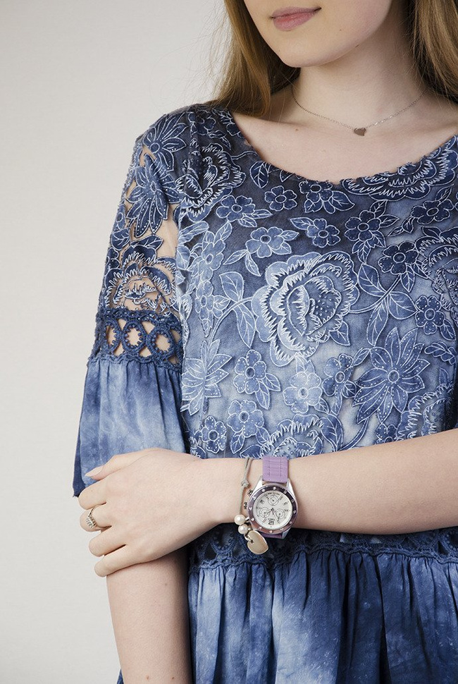 Niebieska, cieniowana bluzka z falbanką