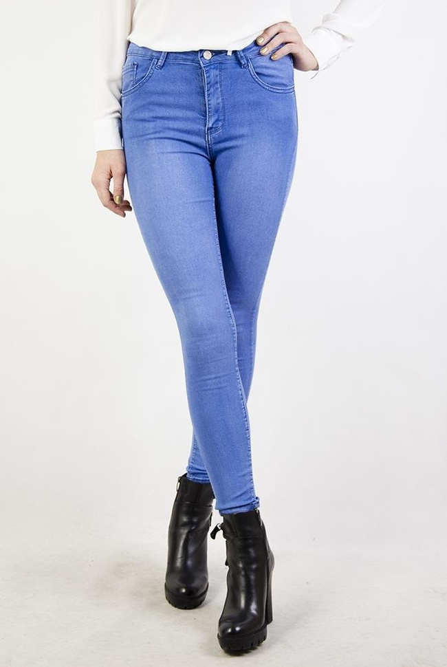 Jasnoniebieskie przylegające spodnie jeansy z wysokim stanem