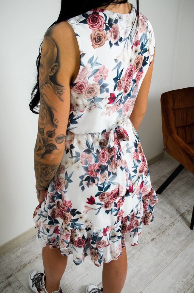 BIAŁA SUKIENKA W KWIATY Z PASKIEM