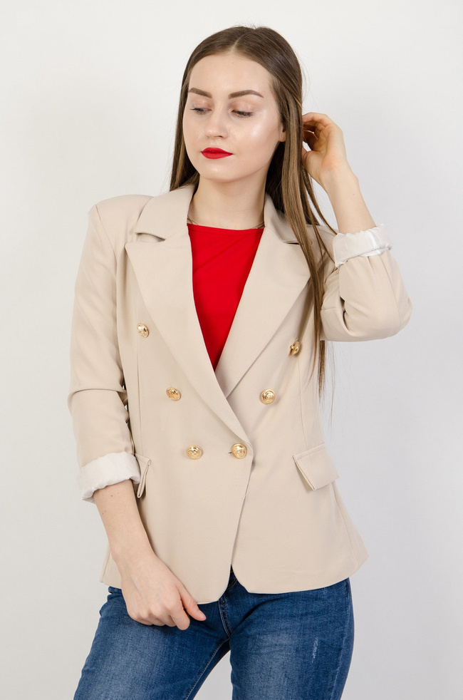 Beżowa marynarka z rzędem złotych guzików
