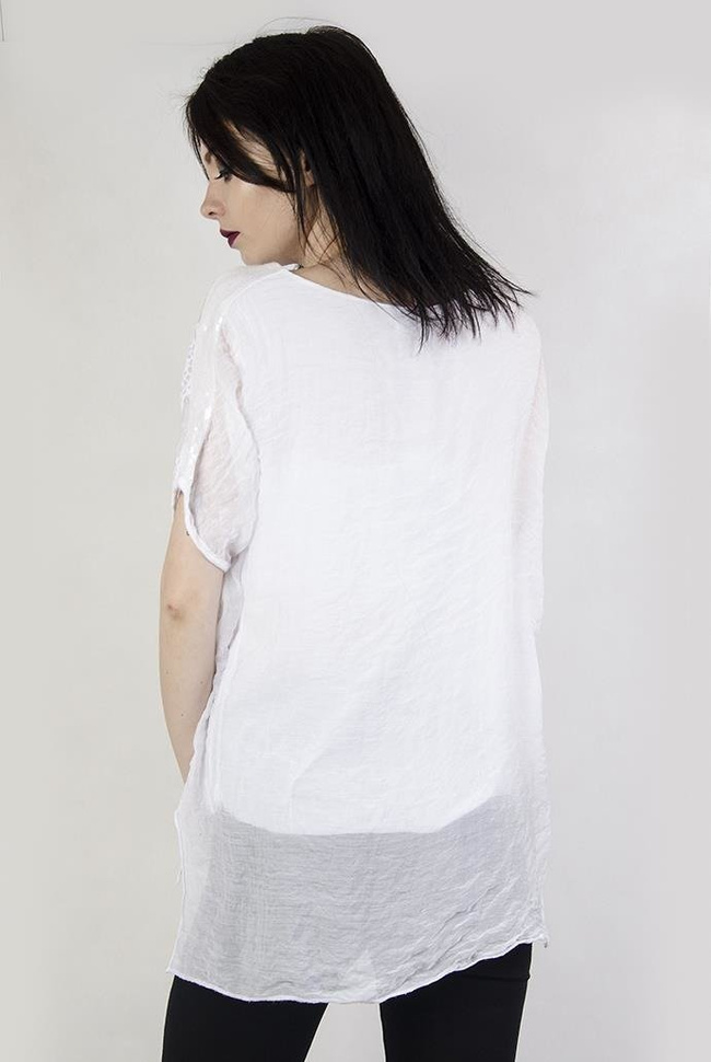 Biała bluzka z haftowanymi kółeczkami