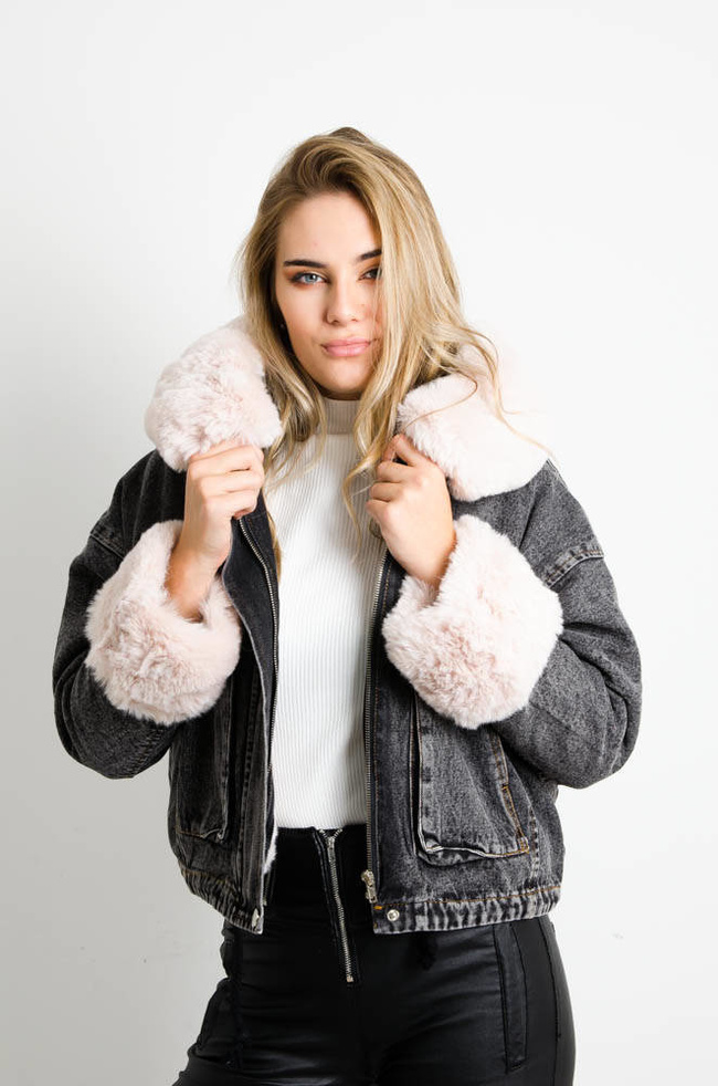 CZARNA JEANSOWA KURTKA Z ODPINANYM FUTERKIEM