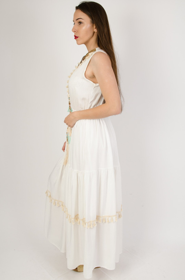 Długa sukienka ze złotymi cekinami obszyta pastelowymi frędzlami