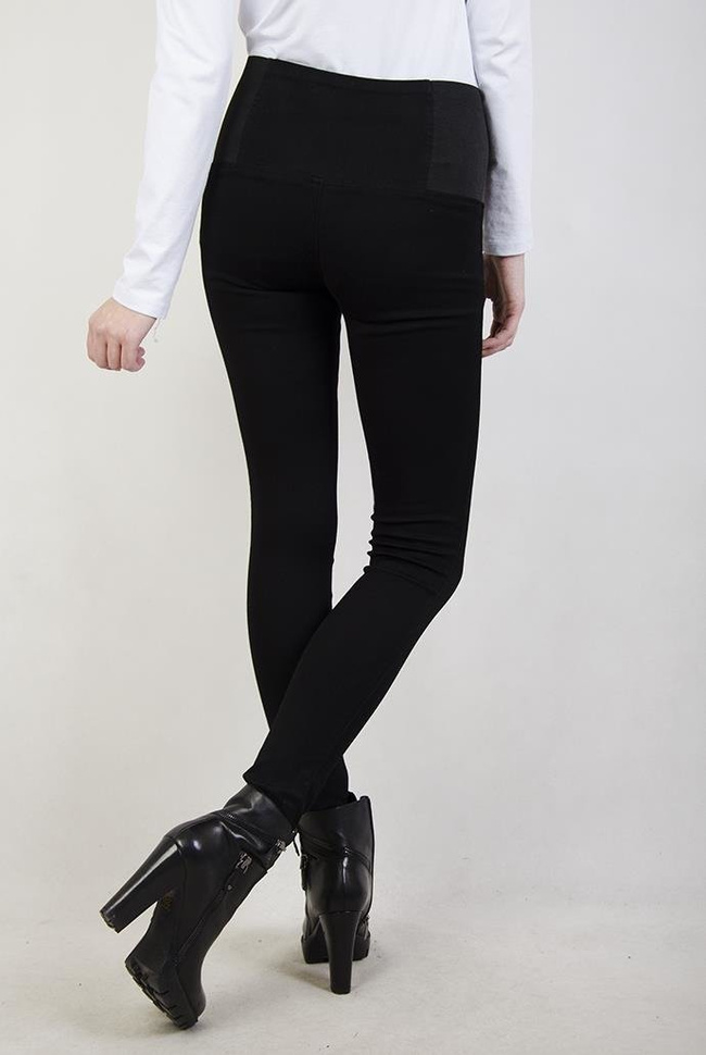 Czarne spodnie typu tregginsy, z gumą w pasie