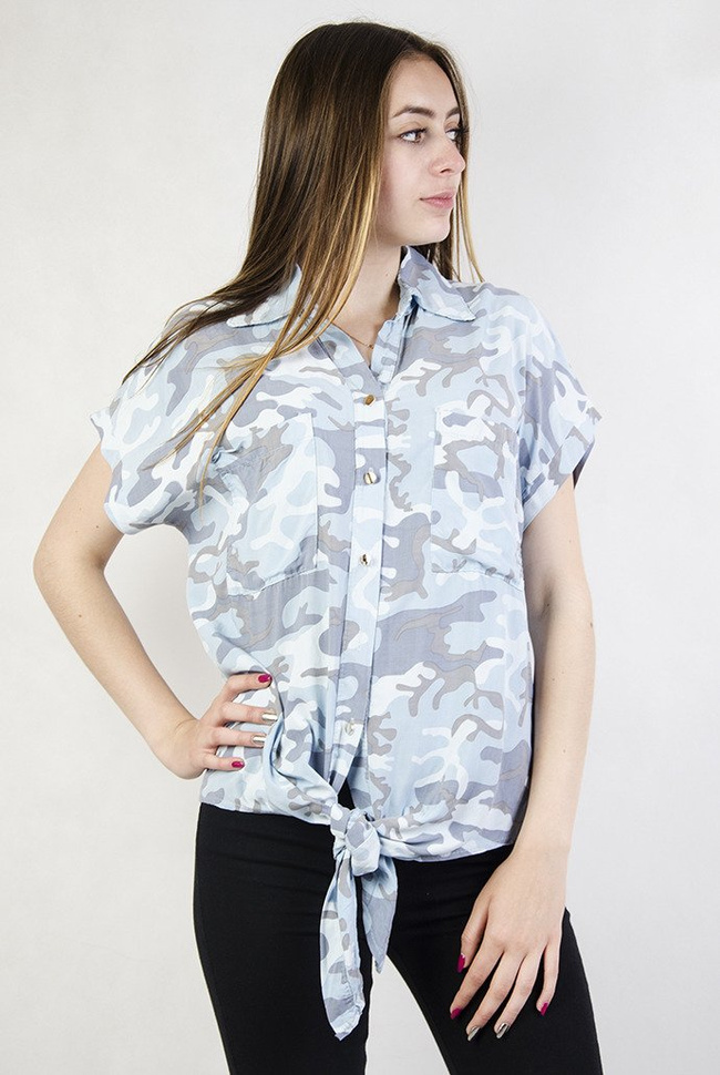 Niebieska koszula moro z wiązaniem z przodu