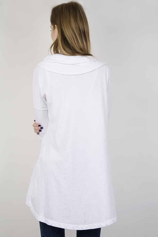 Biała bluzka z kominem