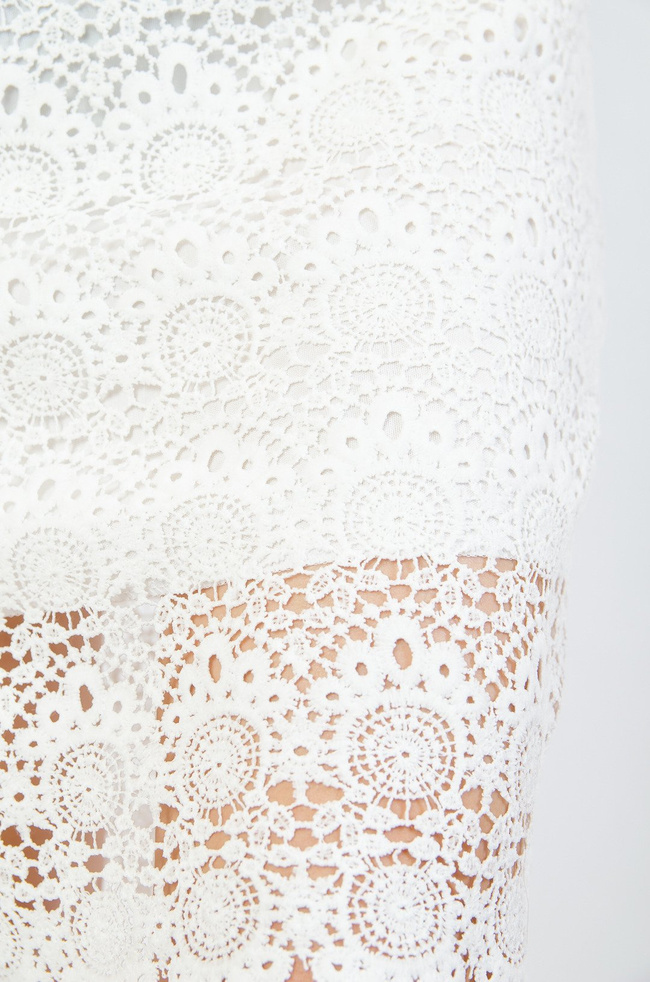 Biała koronkowa spódnica z podszewką