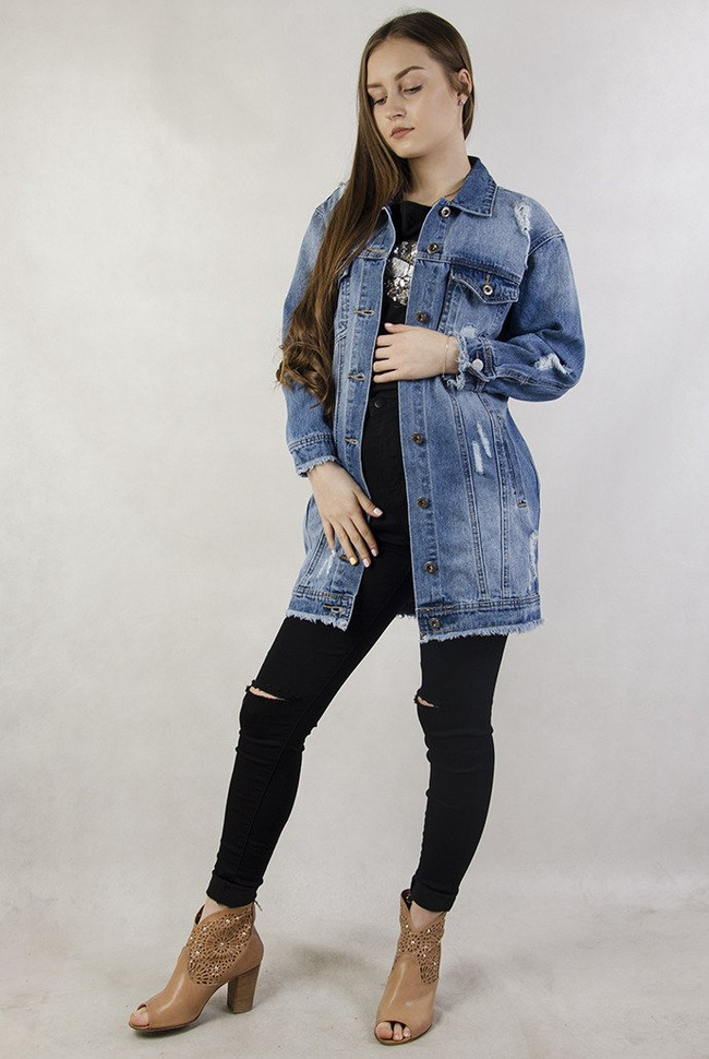 Ciemna kurtka jeansowa przedłużana z szarpaniem na dole