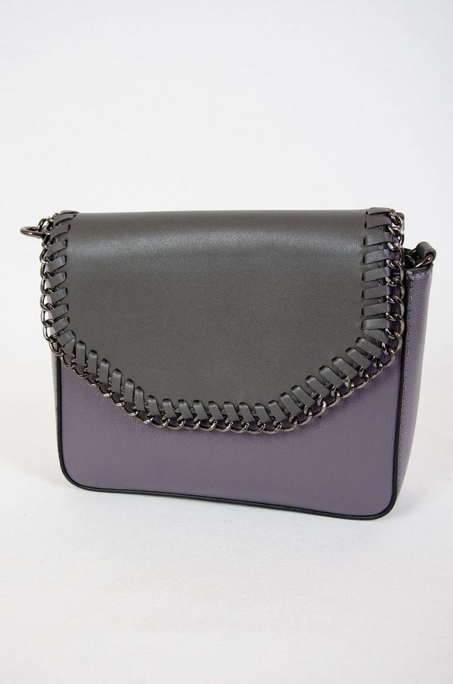 Szara mała torebka z klapką plecioną łańcuszkiem