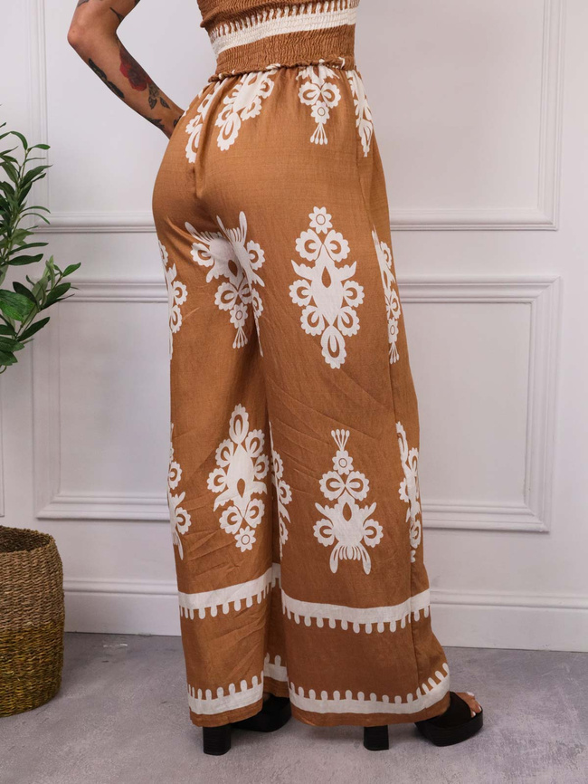 KOMBINEZON WZORZYSTY BEZ RAMIĄCZEK- BRĄZOWY