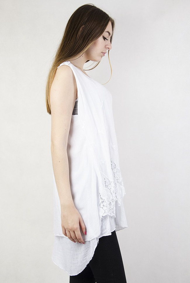 Biała bluzka z dłuższym tyłem