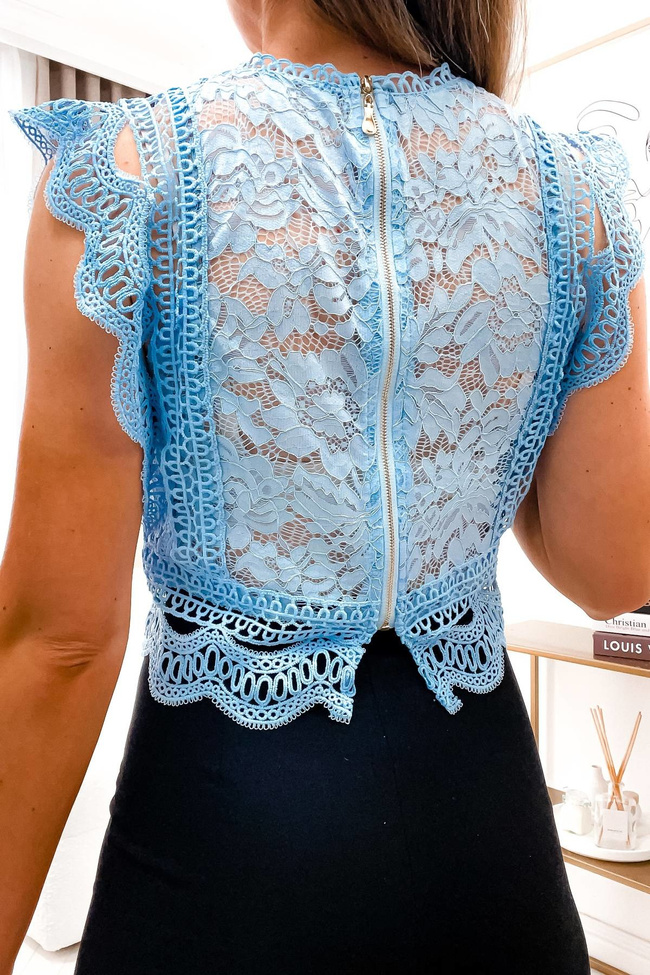 AŻUROWA BLUZKA Z OZDOBNYM ZAMKIEM- NIEBIESKA