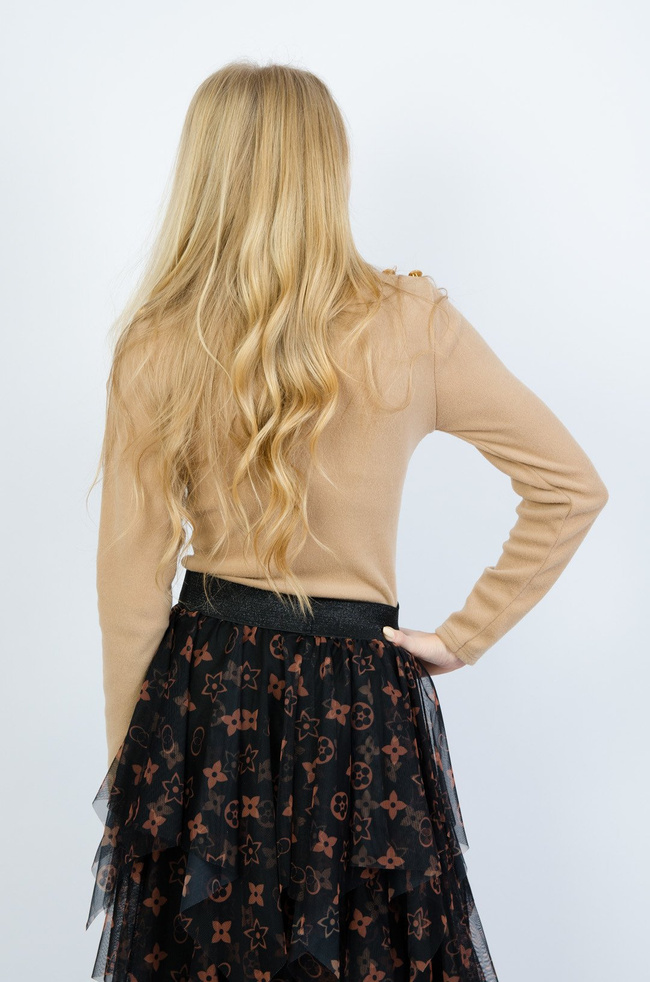 Beżowy golf ze złotymi guzikami 