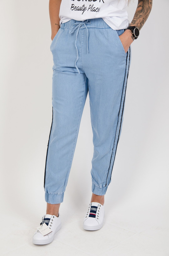 Niebieskie spodnie materiałowe z lampasami