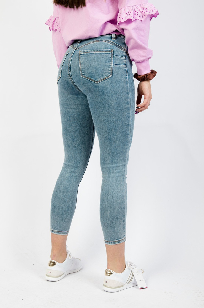 JASNE SPODNIE JEANSOWE PUSH UP Z WYSOKIM STANEM