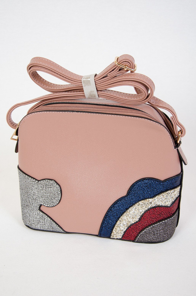 Różowa torebka z błyszczącymi aplikacjami