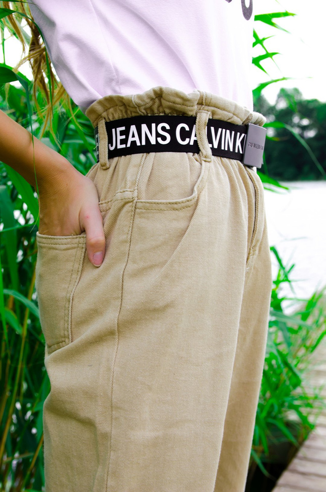 BEŻOWE SPODNIE MOM JEANS Z GUMĄ W PASIE-WYSOKI STAN