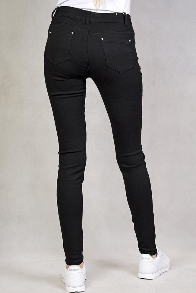Czarne spodnie jeansowe rurki z dziurami