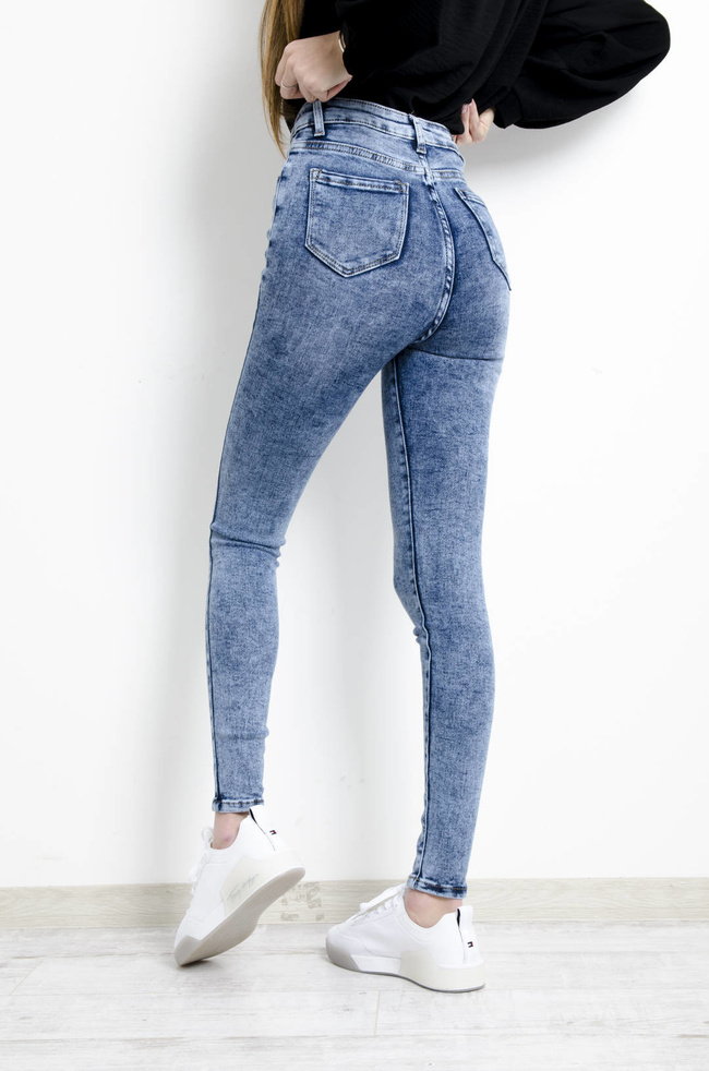 PRZYLEGAJĄCE SPODNIE RURKI JEANSOWE Z BARDZO WYSOKIM STANEM