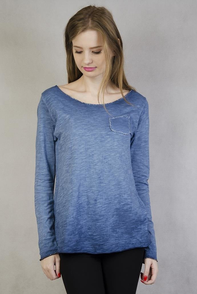 Niebieska bluzka z kieszonką