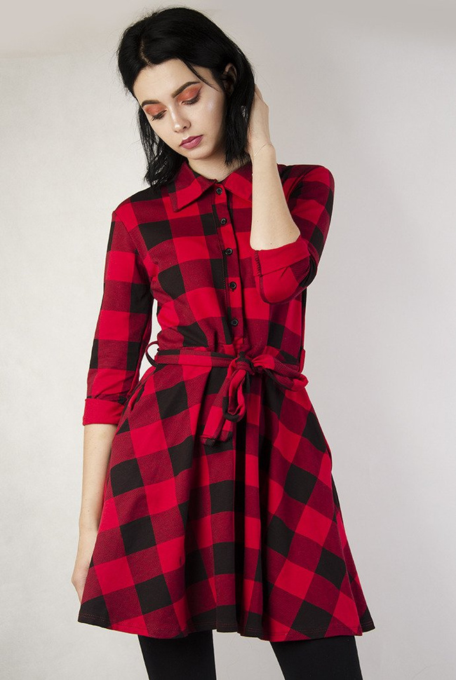 Rozkloszowana sukienka w czerwono-czarną kratę