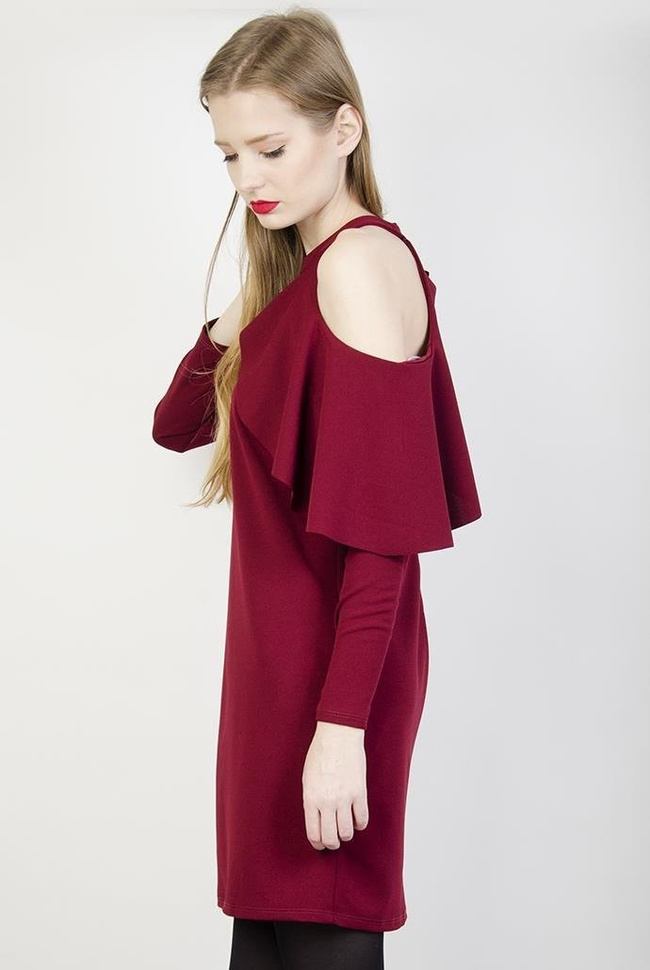 Bordowa sukienka z falbanami przy ramionach