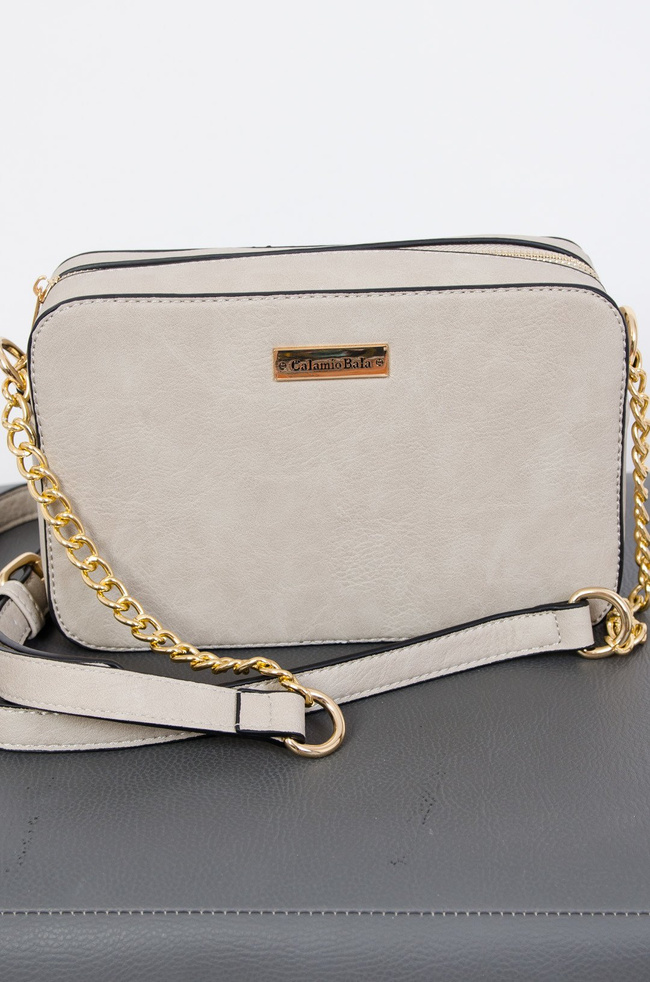 Jasnoszara usztywniana torebka na łańcuszku