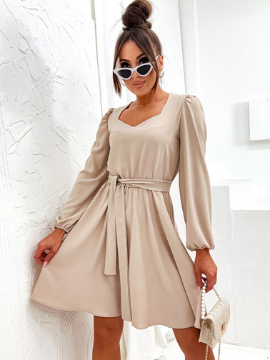 ELEGANCKA ROZKLOSZOWANA SUKIENKA Z PASKIEM- BEŻOWA