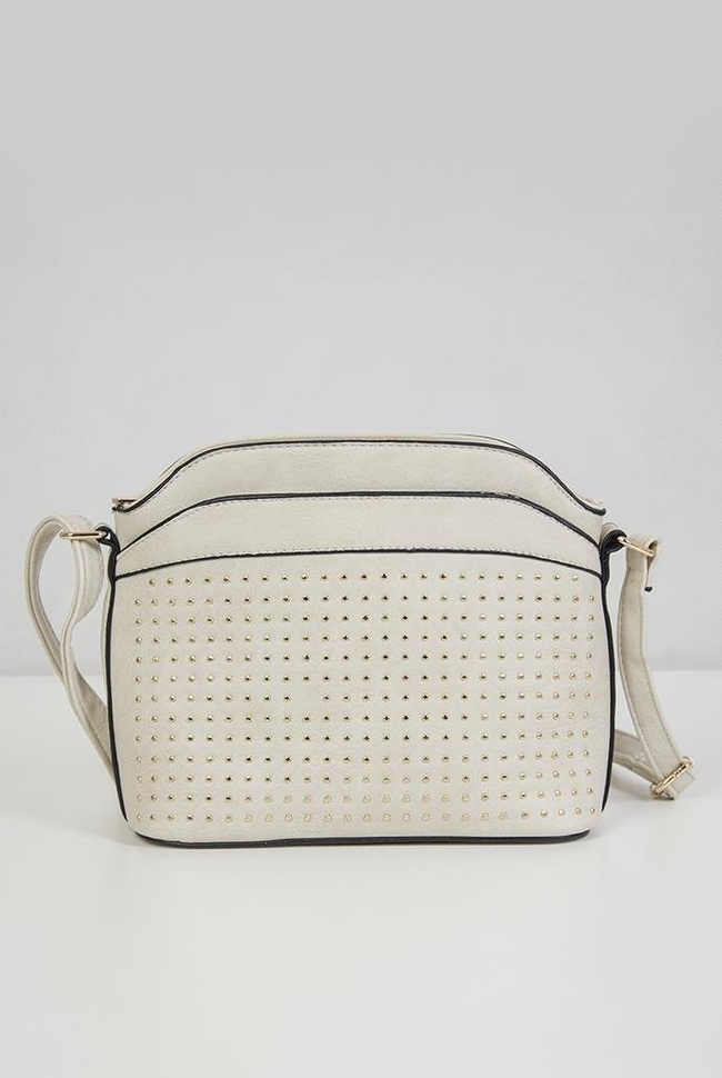 Kremowa, mała torebka zdobiona ćwiekami