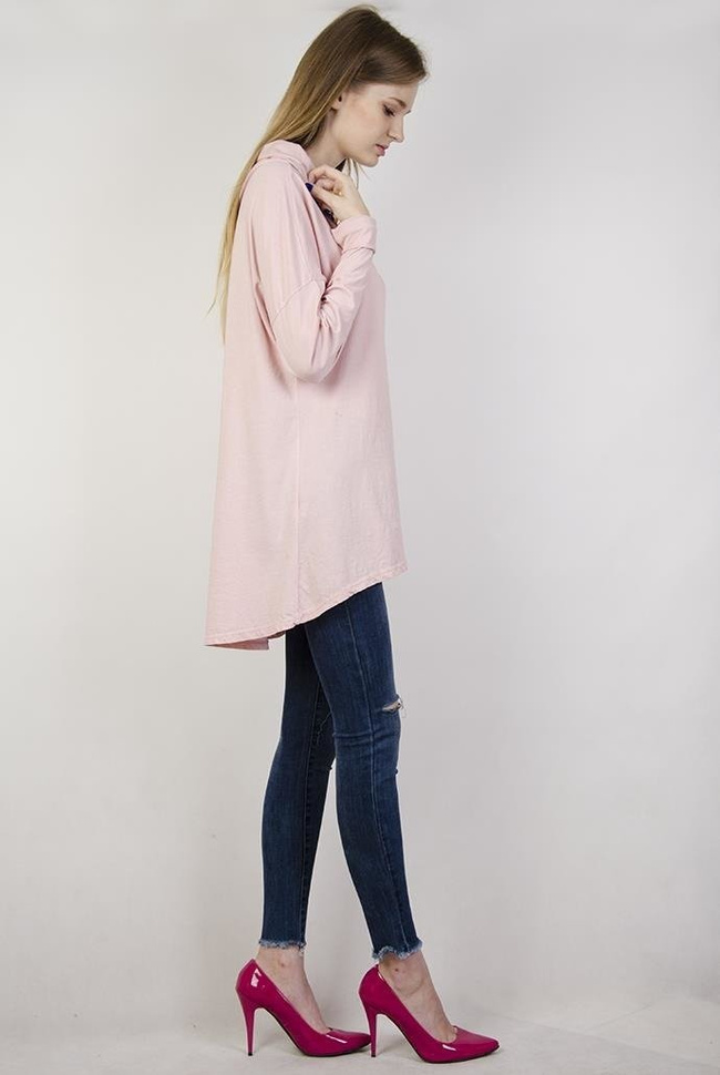 Jasnoróżowa bluzka z kominem
