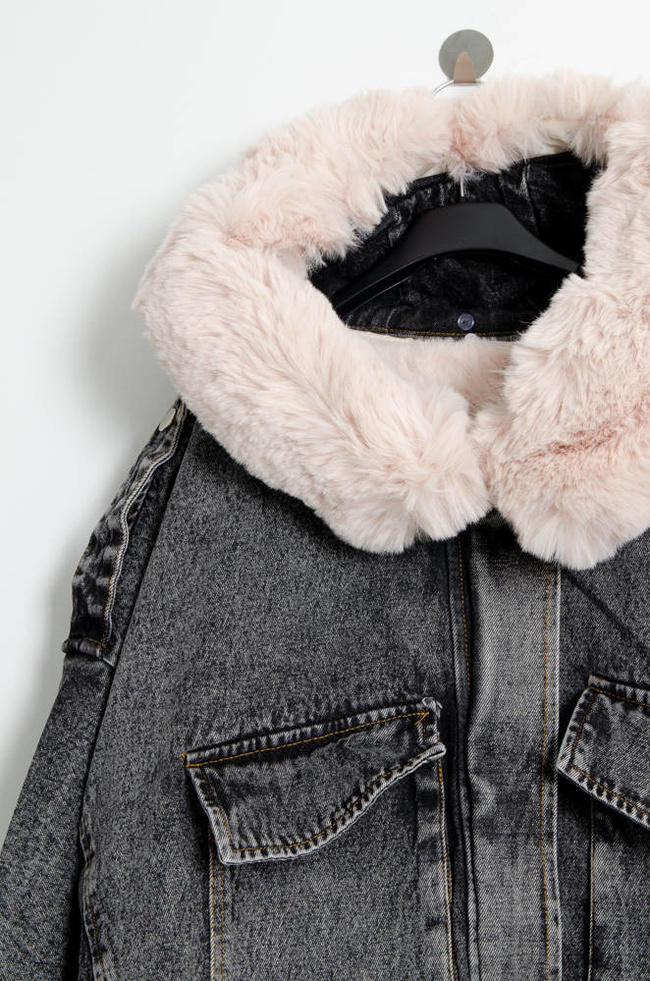CZARNA JEANSOWA KURTKA Z ODPINANYM FUTERKIEM