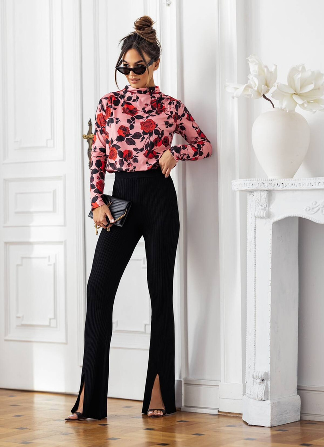 BLUZKA Z MOTYWEM KWIATÓW- RÓŻOWA