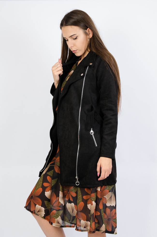 Czarny płaszcz z imitacji zamszu