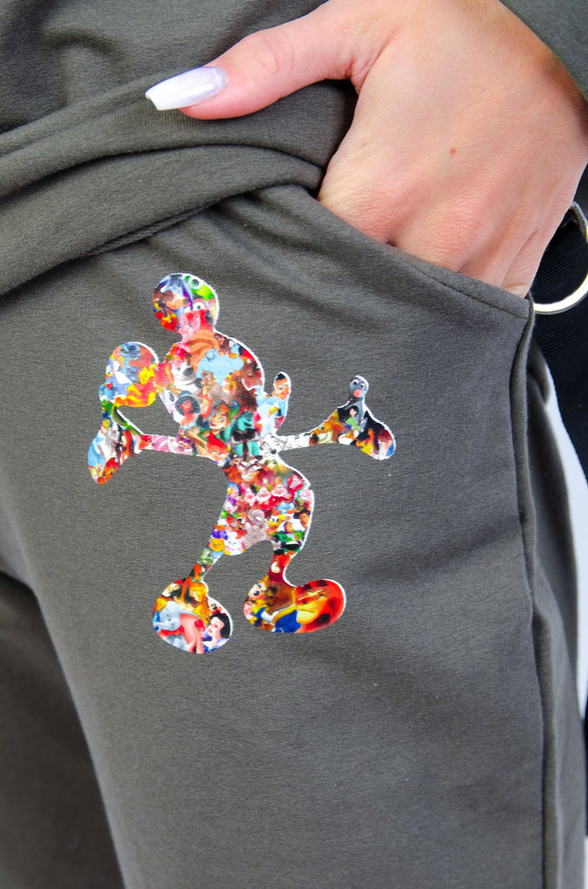 ZIELONY KOMPLET DRESOWY Z KOLOROWĄ APLIKACJĄ