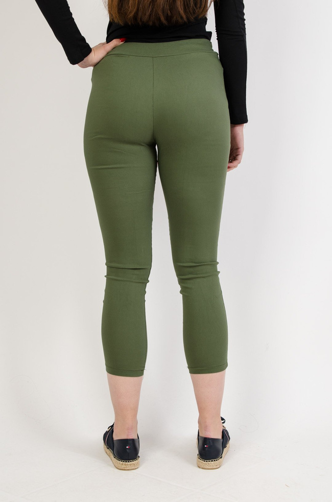 Zielone spodnie materiałowe z kwiatami