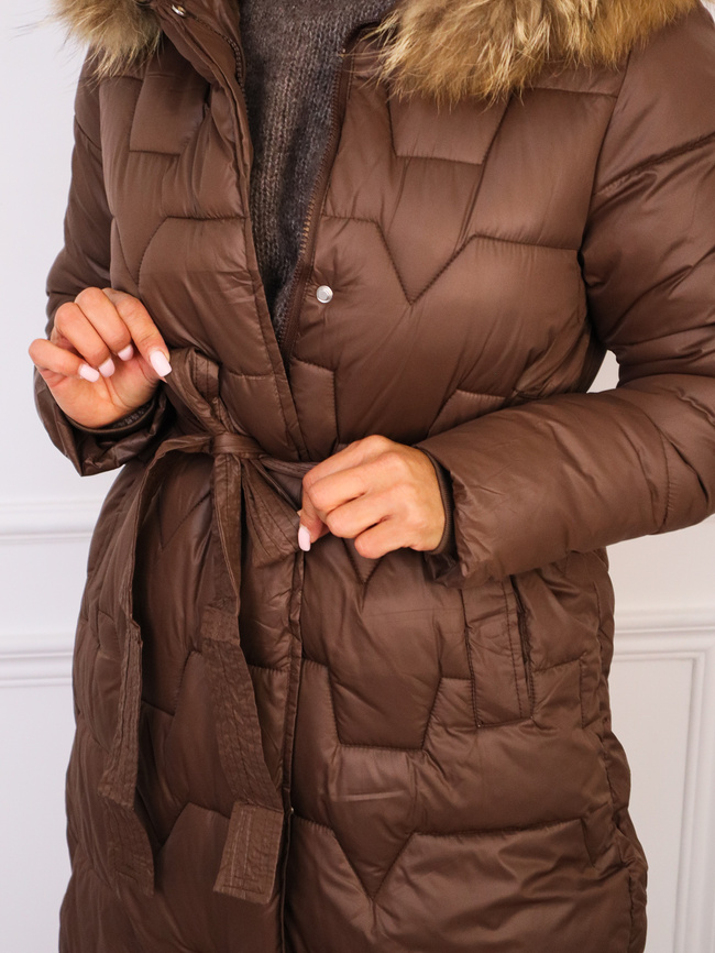 DŁUGA PIKOWANA KURTKA Z FUTERKIEM I PASKIEM- CZEKOLADOWA