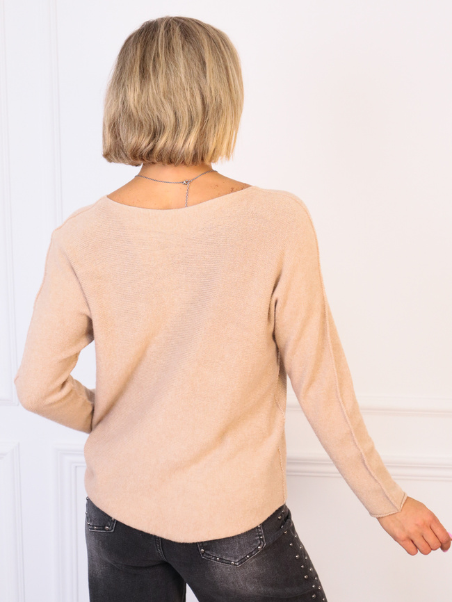 SWETER DZIANINOWY OVERSIZE Z DEKOLTEM W SEREK- BEŻOWY
