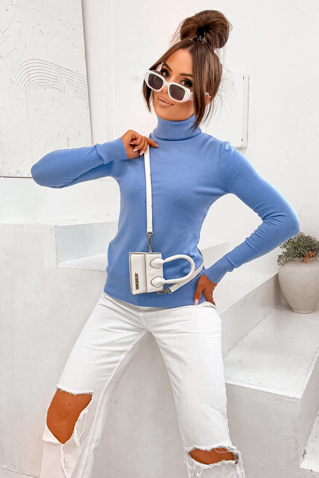 GŁADKI GOLF Z PRĄŻKOWANYM ZAKOŃCZENIEM - JASNO NIEBIESKI