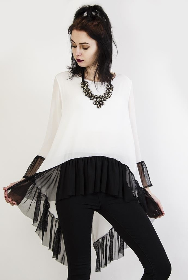 Biała tunika z czarnymi wstawkami, przedłużana