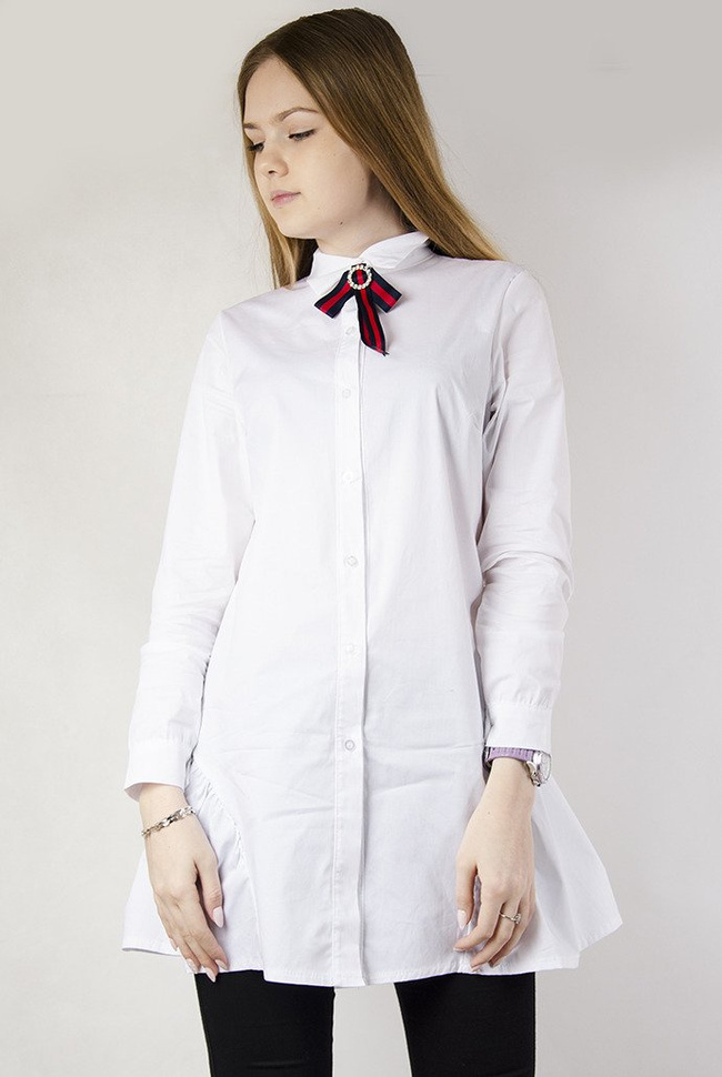 Biała długa koszula  z przypinką, rozszerzana na dole