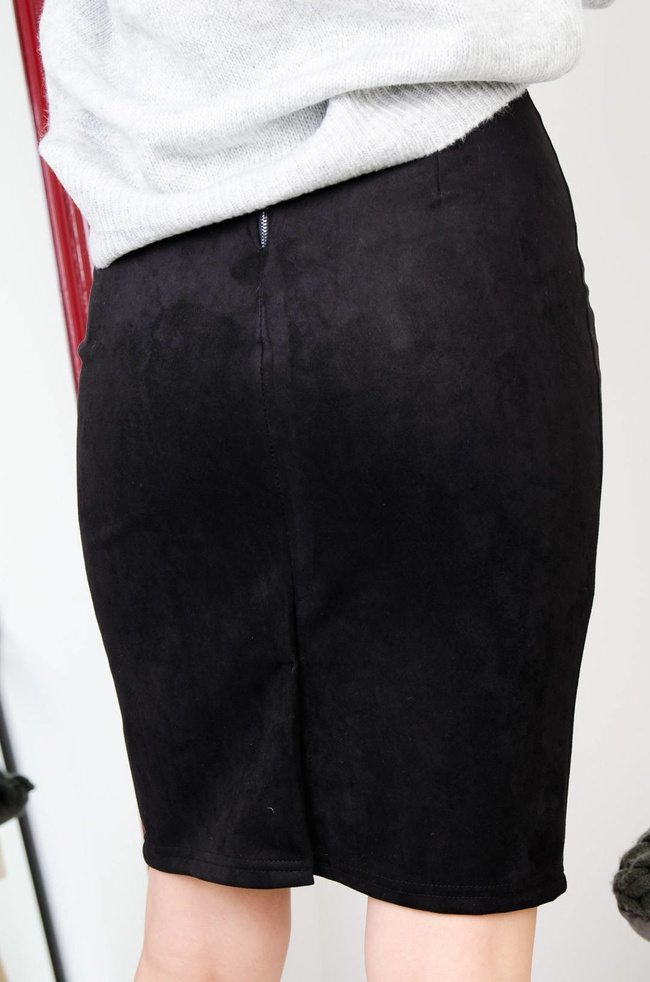 CZARNA ZAMSZOWA SPÓDNICA Z PASKIEM ZE ZŁOTĄ KLAMRĄ