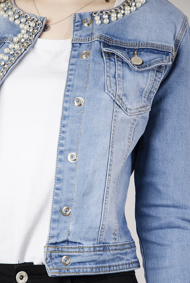 Jeansowa kurtka z perełkami