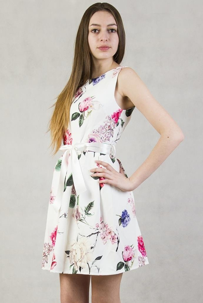 Biała sukienka w kolorowe kwiaty