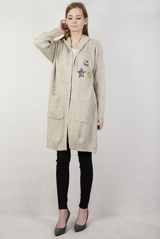 Beżowy kardigan z domieszką wełny z kapturem i naszywkami