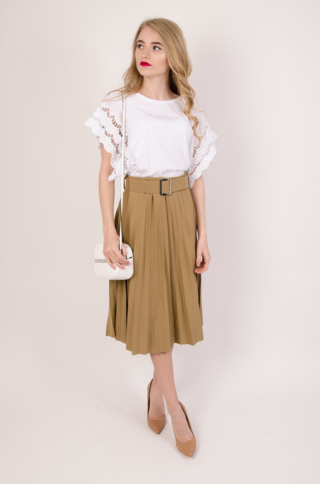 Biała bluzka z ażurowymi rękawami