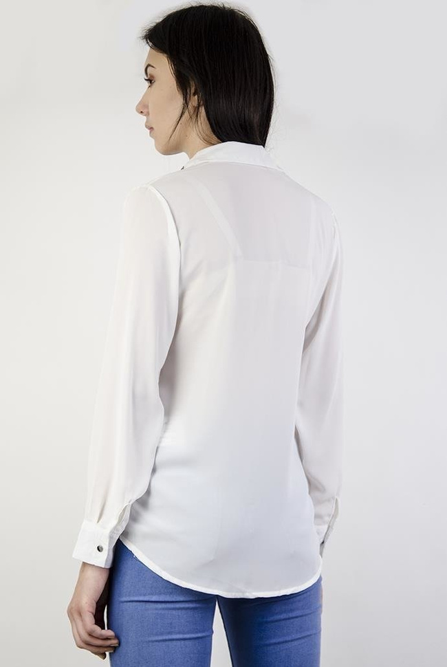 Biała koszula ze zdobionym kołnierzem