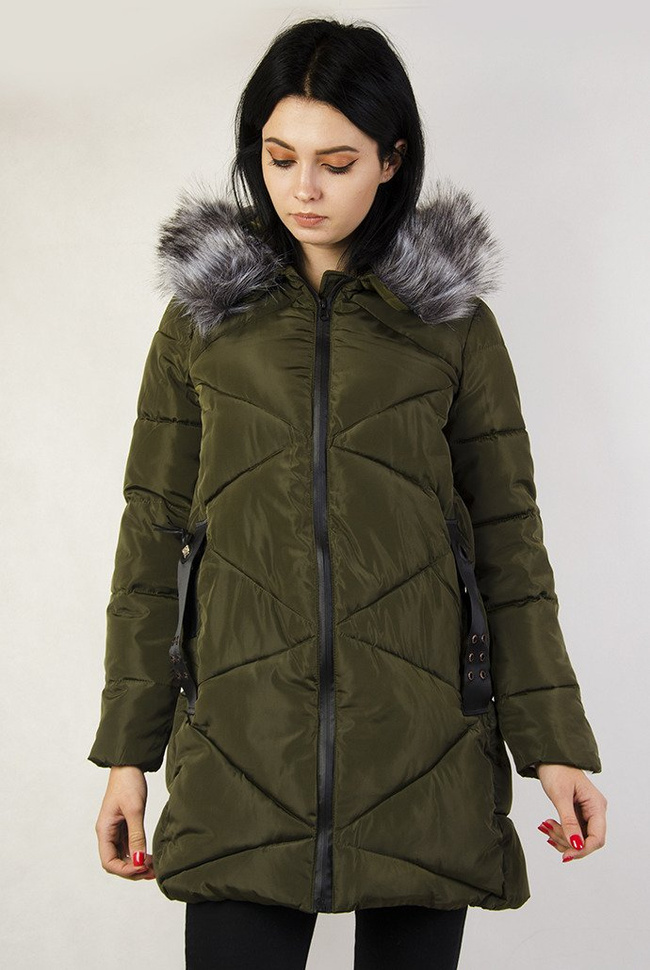 Zielona pikowana kurtka z ozdobnymi paskami przy kieszeniach